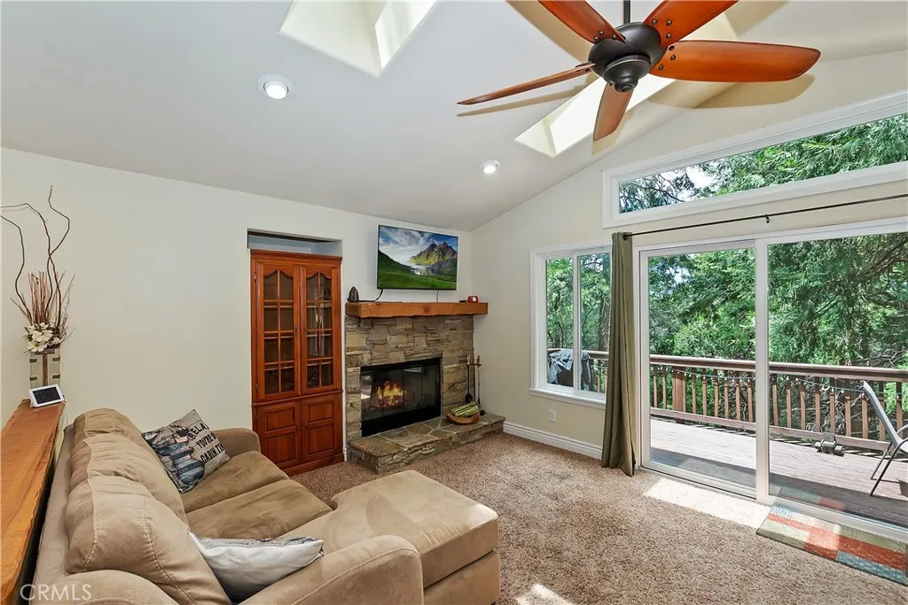 23776 Lakeview Drive, Crestline, California 92325 home-pic-4